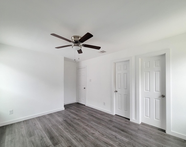 8122 Sterling Shire Street - Photo Thumbnail 17