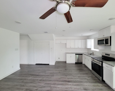 8122 Sterling Shire Street - Photo Thumbnail 8