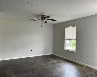 907 Fm 2830 Road S - Photo Thumbnail 4