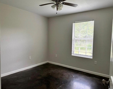 907 Fm 2830 Road S - Photo Thumbnail 1