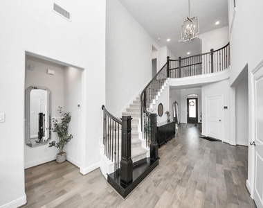 8922 Golden Mist Drive - Photo Thumbnail 2