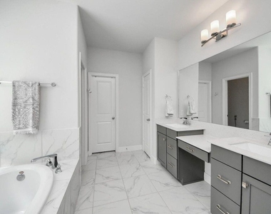 8922 Golden Mist Drive - Photo Thumbnail 13