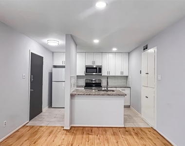 2515 Shakespeare Street - Photo Thumbnail 8