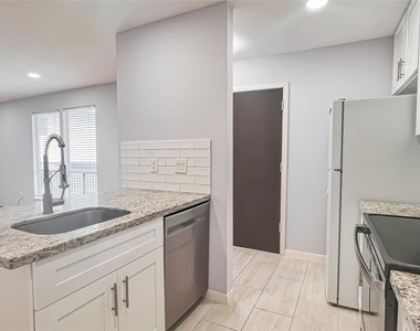 2515 Shakespeare Street - Photo Thumbnail 6