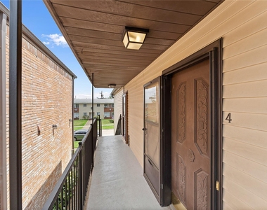 2515 Shakespeare Street - Photo Thumbnail 1