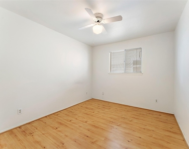 2515 Shakespeare Street - Photo Thumbnail 10