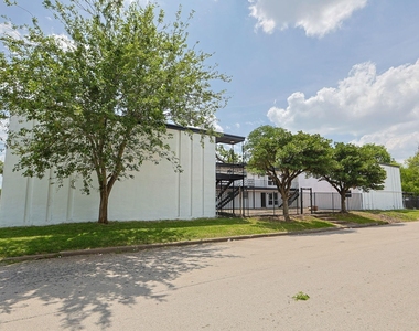 6840 Fairway Drive - Photo Thumbnail 1