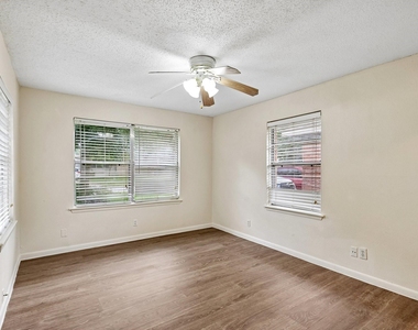 6401 Rowan Lane - Photo Thumbnail 14
