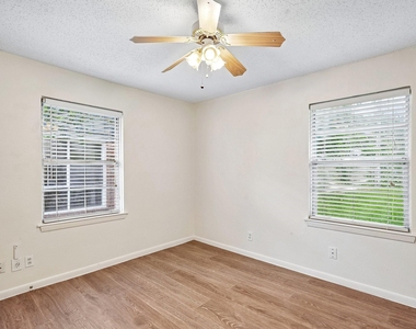 6401 Rowan Lane - Photo Thumbnail 11