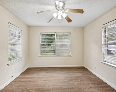 6401 Rowan Lane - Photo Thumbnail 15
