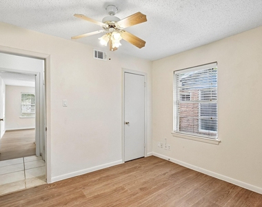 6401 Rowan Lane - Photo Thumbnail 12