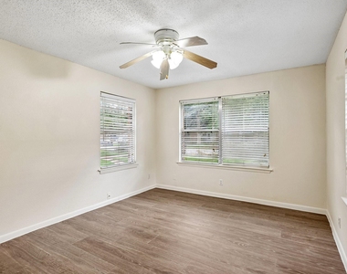 6401 Rowan Lane - Photo Thumbnail 16