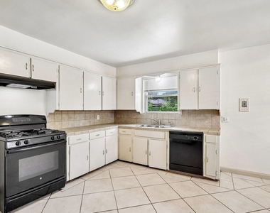 6401 Rowan Lane - Photo Thumbnail 7