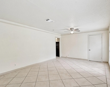 6401 Rowan Lane - Photo Thumbnail 4