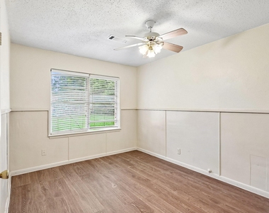 6401 Rowan Lane - Photo Thumbnail 9