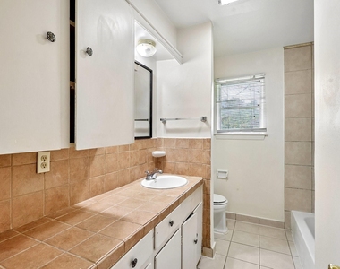 6401 Rowan Lane - Photo Thumbnail 10
