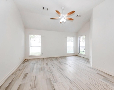 130 W Stockbridge Landing Circle - Photo Thumbnail 16