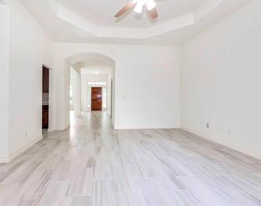 130 W Stockbridge Landing Circle - Photo Thumbnail 7