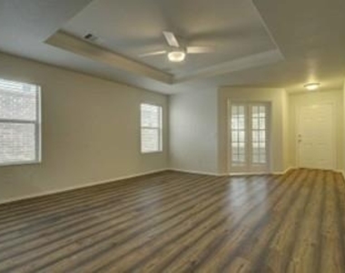 20123 Bellflower Glen Drive - Photo Thumbnail 3