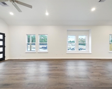 11703 Eclipse Drive - Photo Thumbnail 6