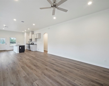 11703 Eclipse Drive - Photo Thumbnail 4