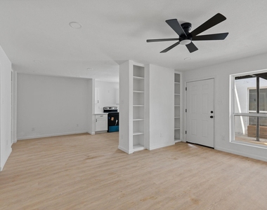 6840 Fairway Drive - Photo Thumbnail 7