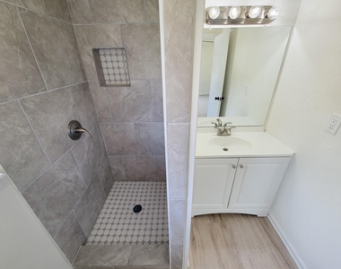 301 Cypress Street - Photo Thumbnail 25