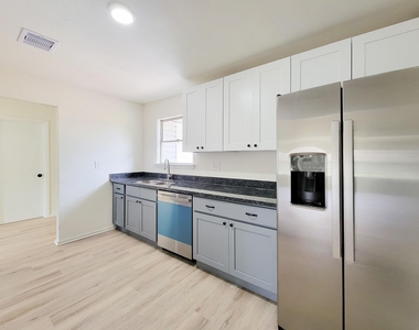 301 Cypress Street - Photo Thumbnail 13