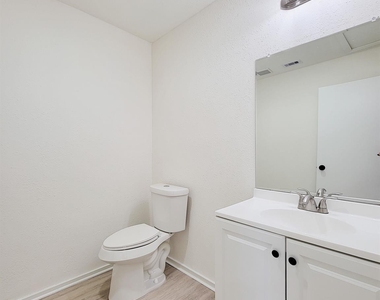 301 Cypress Street - Photo Thumbnail 30