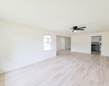 301 Cypress Street - Photo Thumbnail 6