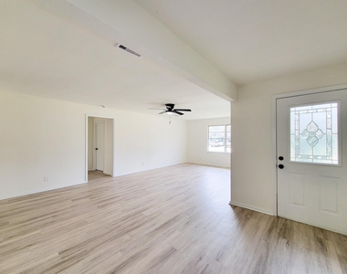 301 Cypress Street - Photo Thumbnail 9