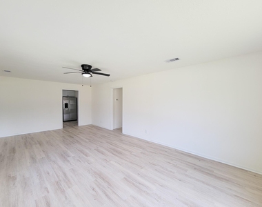 301 Cypress Street - Photo Thumbnail 4