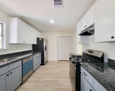 301 Cypress Street - Photo Thumbnail 10