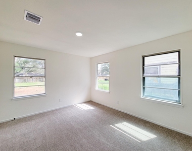301 Cypress Street - Photo Thumbnail 20