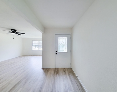 301 Cypress Street - Photo Thumbnail 3