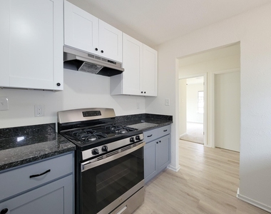 301 Cypress Street - Photo Thumbnail 15