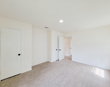 301 Cypress Street - Photo Thumbnail 17