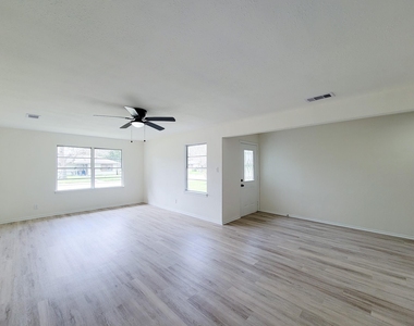 301 Cypress Street - Photo Thumbnail 2
