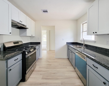 301 Cypress Street - Photo Thumbnail 14