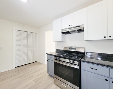 301 Cypress Street - Photo Thumbnail 12