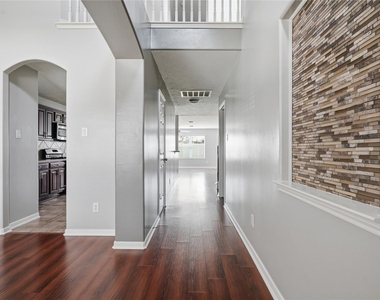 2605 Los Alamos Circle - Photo Thumbnail 3