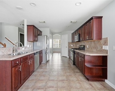2605 Los Alamos Circle - Photo Thumbnail 6