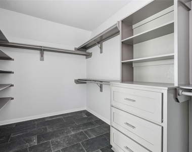 2605 Los Alamos Circle - Photo Thumbnail 12