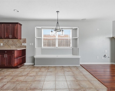 2605 Los Alamos Circle - Photo Thumbnail 7