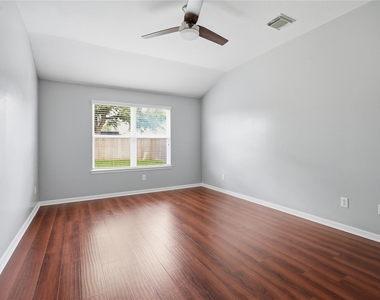 2605 Los Alamos Circle - Photo Thumbnail 8