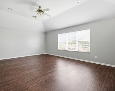 2605 Los Alamos Circle - Photo Thumbnail 16