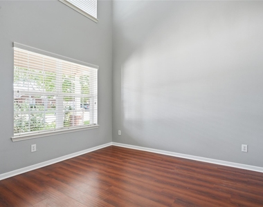 2605 Los Alamos Circle - Photo Thumbnail 4