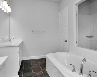 5026 Albany Shores Lane - Photo Thumbnail 8