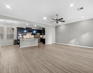 458 N Live Oak Street - Photo Thumbnail 8