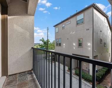 458 N Live Oak Street - Photo Thumbnail 11